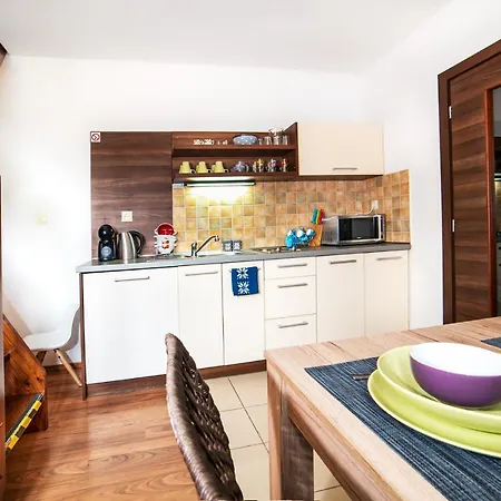 Tulanie 62 Kamzik 2 Izbovy Mezonet Deluxe Parkovanie V Podzemnej Garazi Zdarma ドノヴァリ