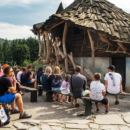 Tulanie 62 Kamzik 2 Izbovy Mezonet Deluxe Parkovanie V Podzemnej Garazi Zdarma アパート ドノヴァリ