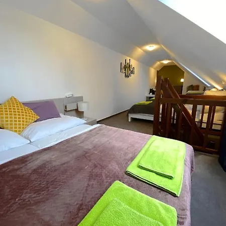 Tulanie 62 Kamzik 2 Izbovy Mezonet Deluxe Parkovanie V Podzemnej Garazi Zdarma * ドノヴァリ